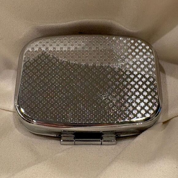 Hippie VW Van Flowers Peace Travel Pill Box 2 Compartment Medicine Pill Case NEW - Picture 4 of 5